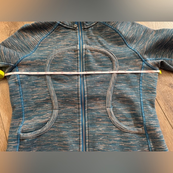 EUC- 💙Lululemon Blue and Creme We are From Space Scuba Hoodie *Stretch💙 - Picture 12 of 13